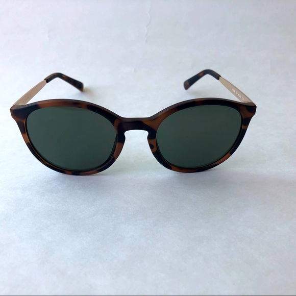 Calvin Klein tortoise shell sunglasses - Picture 4 of 16